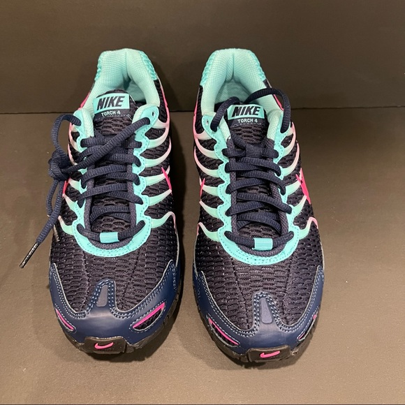 Nike Women's Air Max Torch 4 Running Shoe - Picture 3 of 6